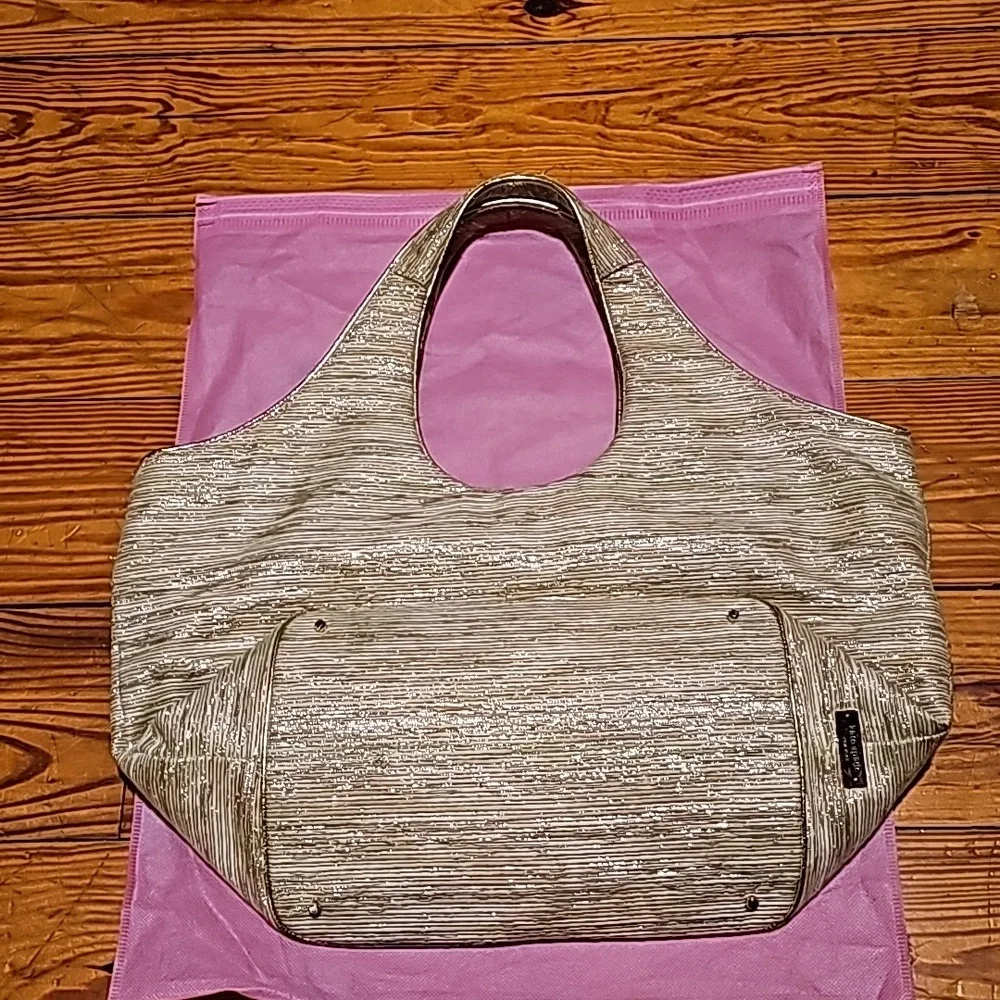 Beautiful Kate Spade Purse. Awesome for Christmas and New Years celebrations!!! - Picture 2 of 7